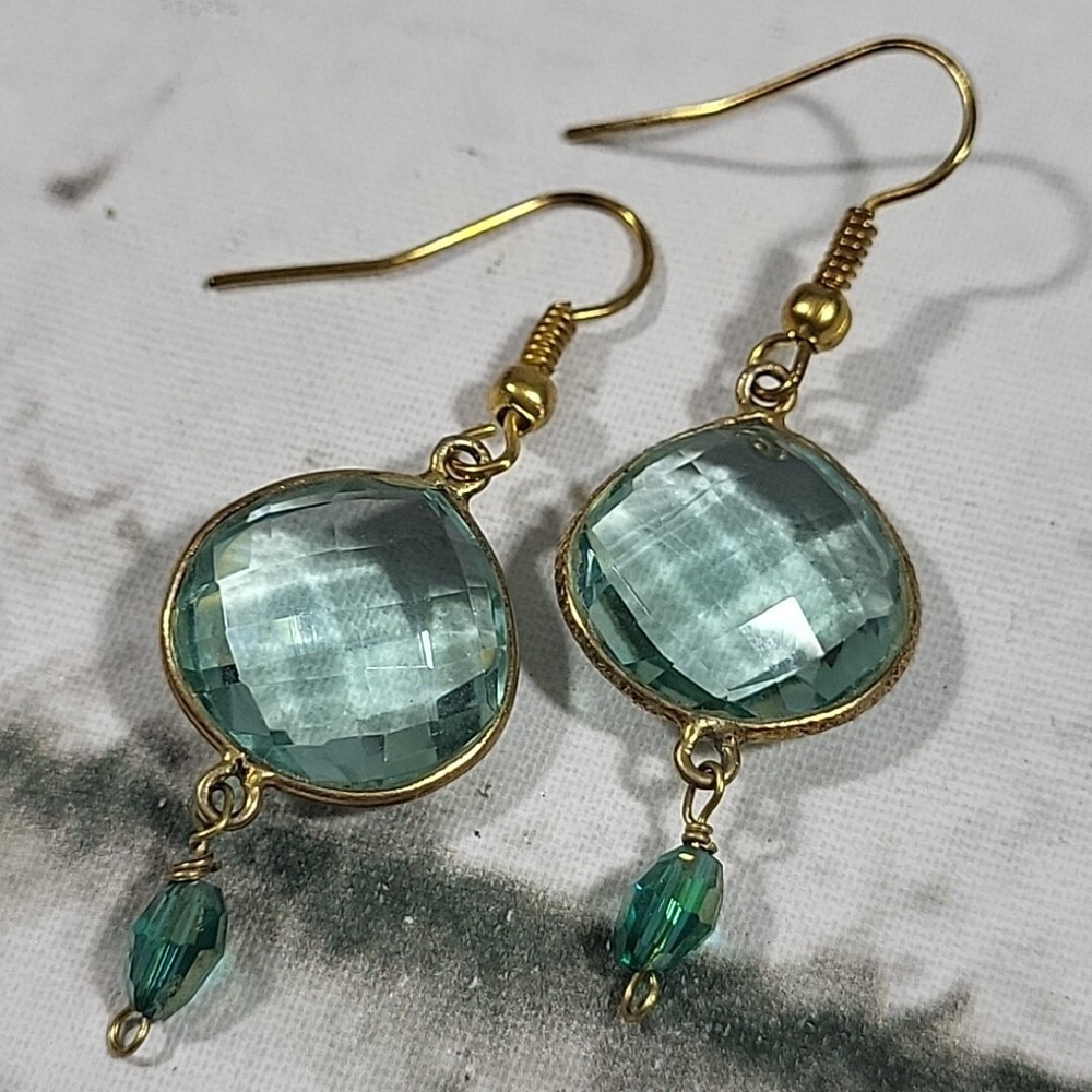 AQUA BLUE QUARTZ Faceted Wire Dangle Earrings Turquoise Color Costume Jewelry